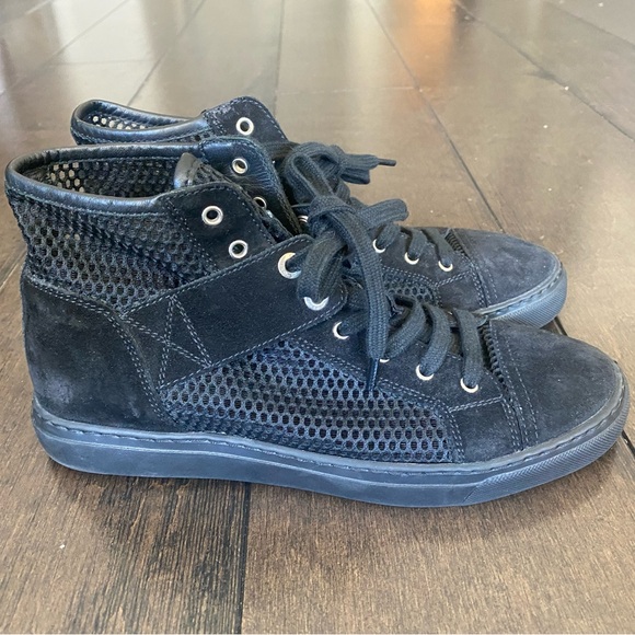 100% authentic Chanel high top sneaker - Picture 3 of 7